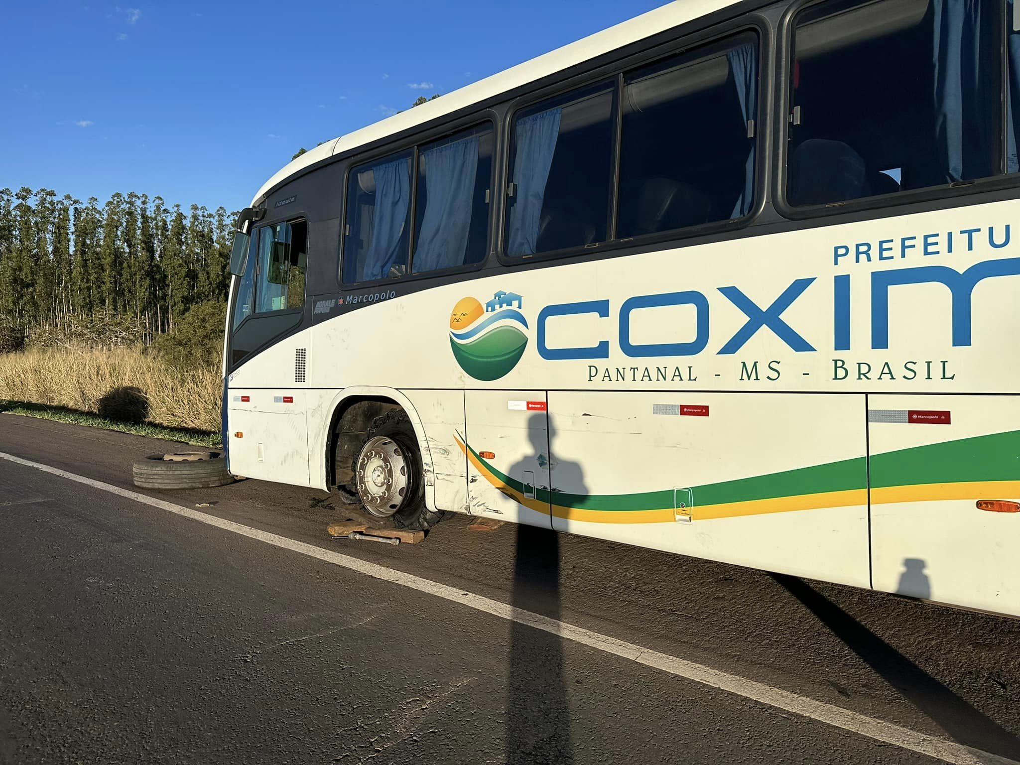 Pneu estoura e deixa pacientes de Coxim na estrada mais uma vez a ...